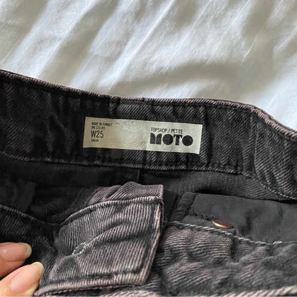 TOPSHOP Washed Black Distressed High Rise Denim Shorts - Picture 5 of 9